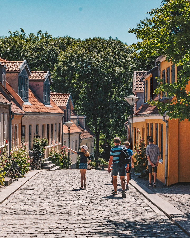 It has a population of 180,760, and is the main city of the island of funen. Odense : Eventyrbyen Odense | VisitDenmark