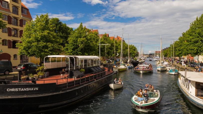 Båter på kanalen i Christianshavn, København