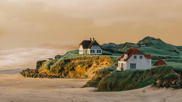 Hus på stranden ved Løkken i Nordjylland