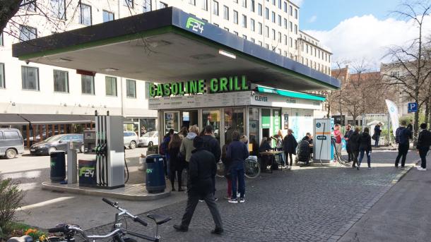 mennesker utenfor Gasoline grill i København