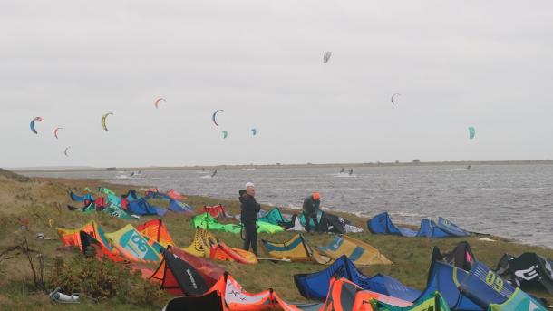 kitesurfere ved stokken, Læsø, Danmark
