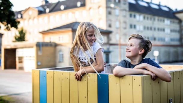 Barn på lekeplassen ved Fængslet museum i Horsens