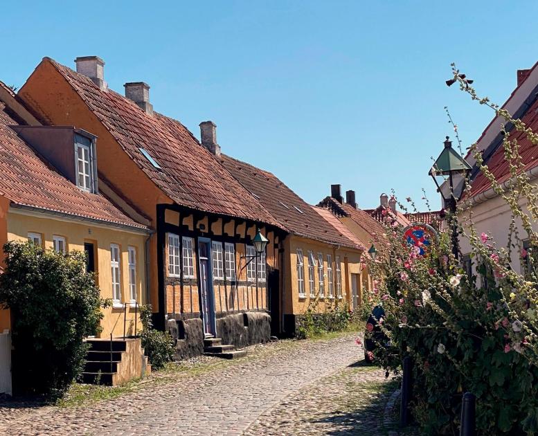 Sjarmerende gate i Ebeltoft i Aarhusregionen
