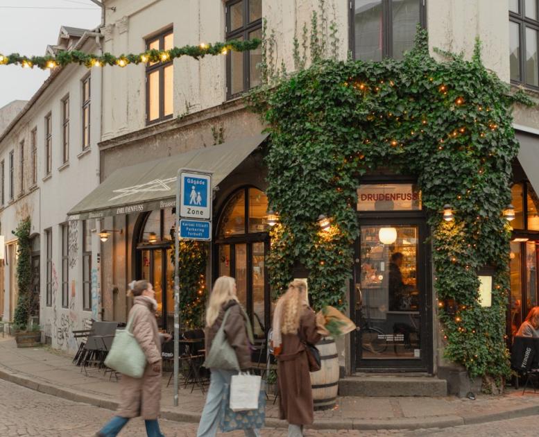 Women shopping in Latinerkvarteret in Aarhus
