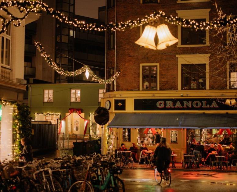 Weihnachtslichter auf dem Værnedamsvej in Kopenhagen
